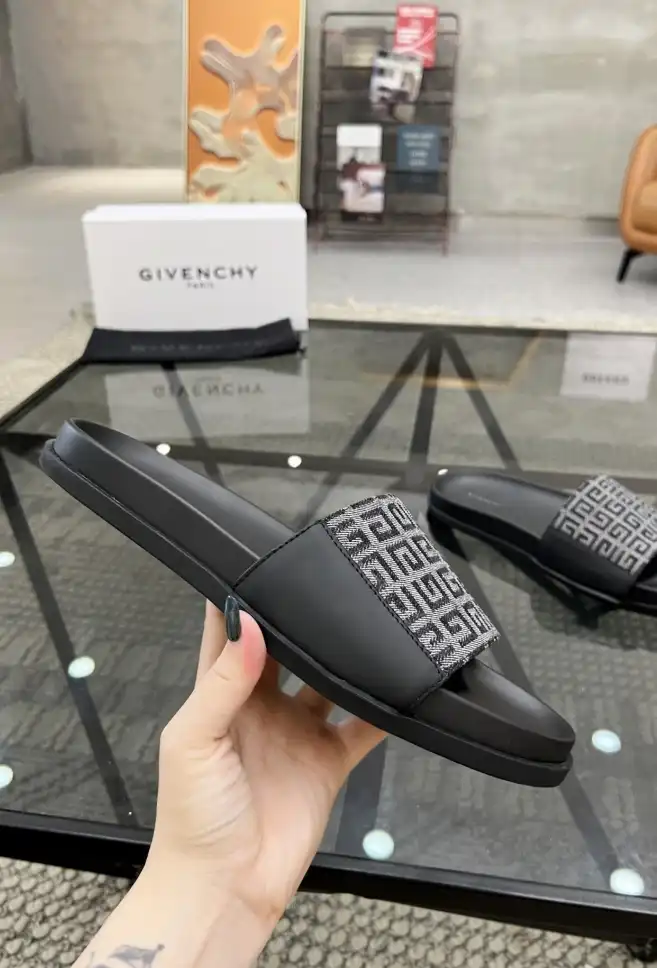 hype Givenchy Slippers