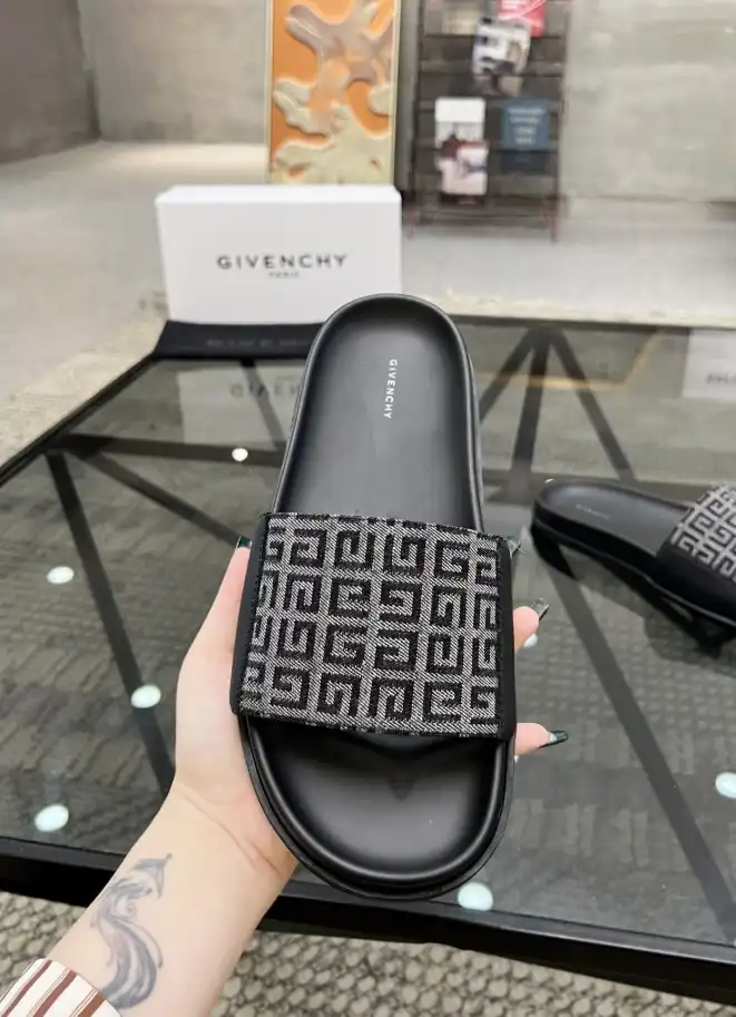 hype Givenchy Slippers