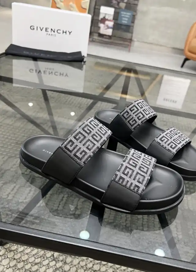 hype Givenchy Slippers