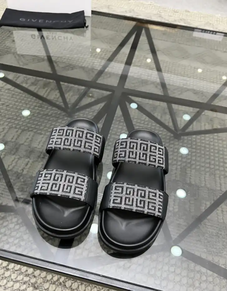 hype Givenchy Slippers