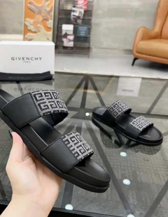 hype Givenchy Slippers