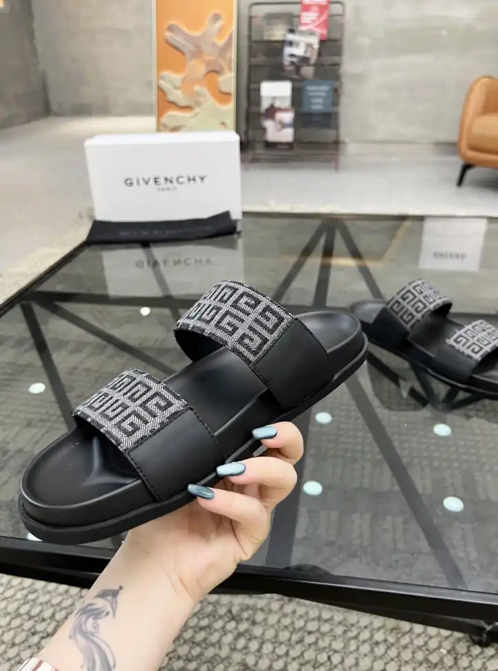 hype Givenchy Slippers