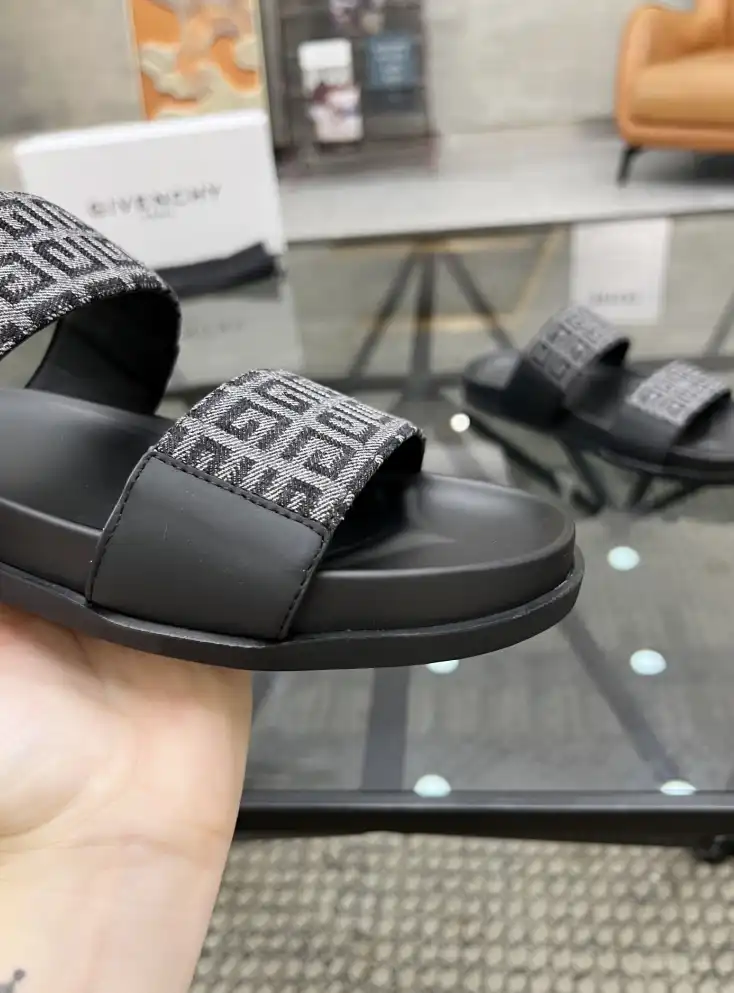 hype Givenchy Slippers