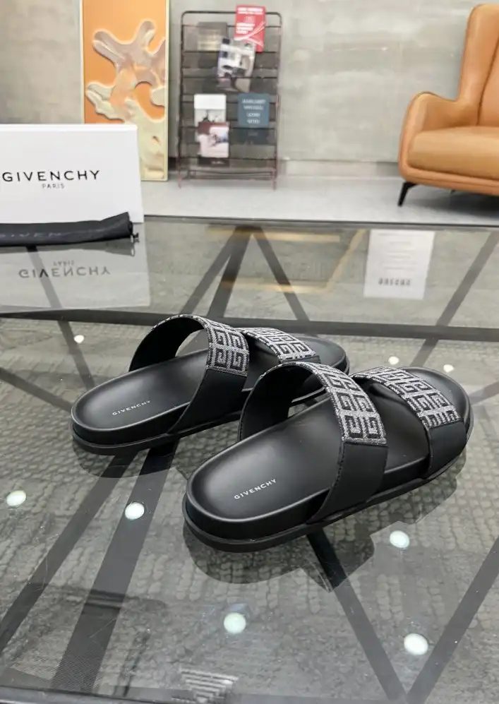 hype Givenchy Slippers