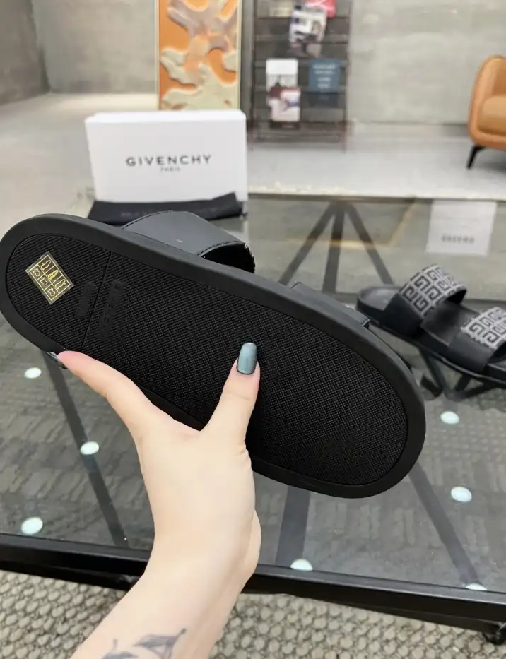 hype Givenchy Slippers