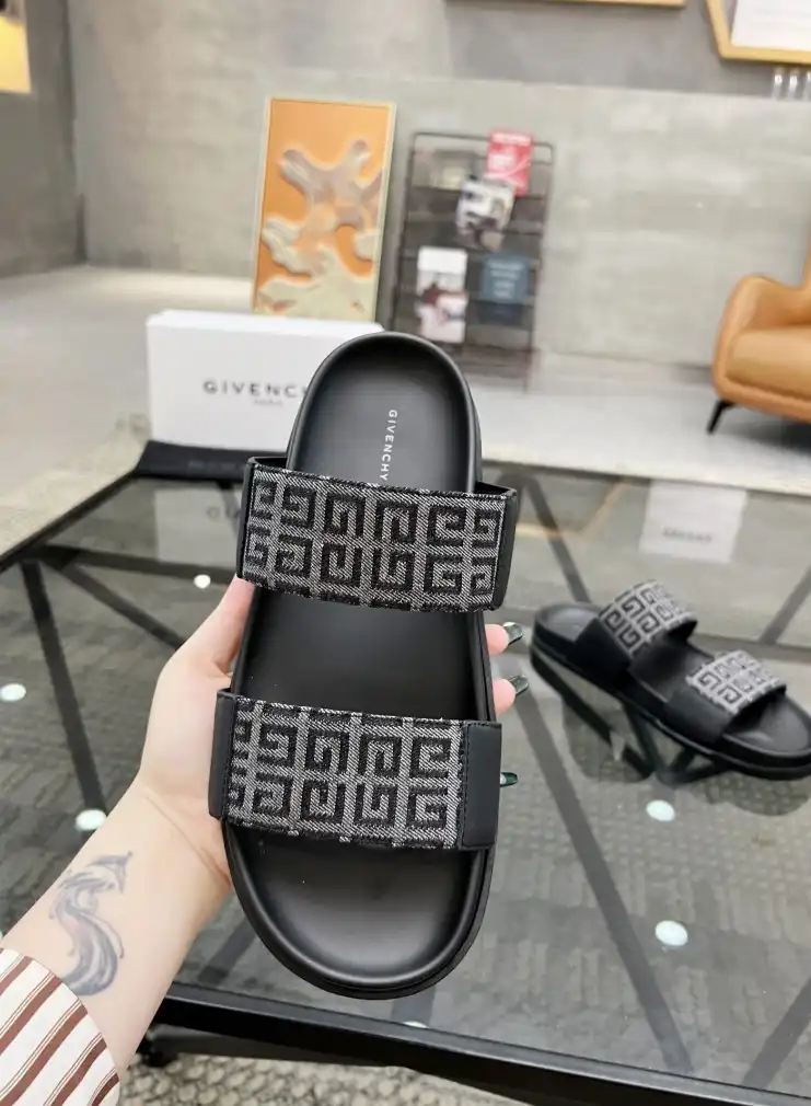 hype Givenchy Slippers