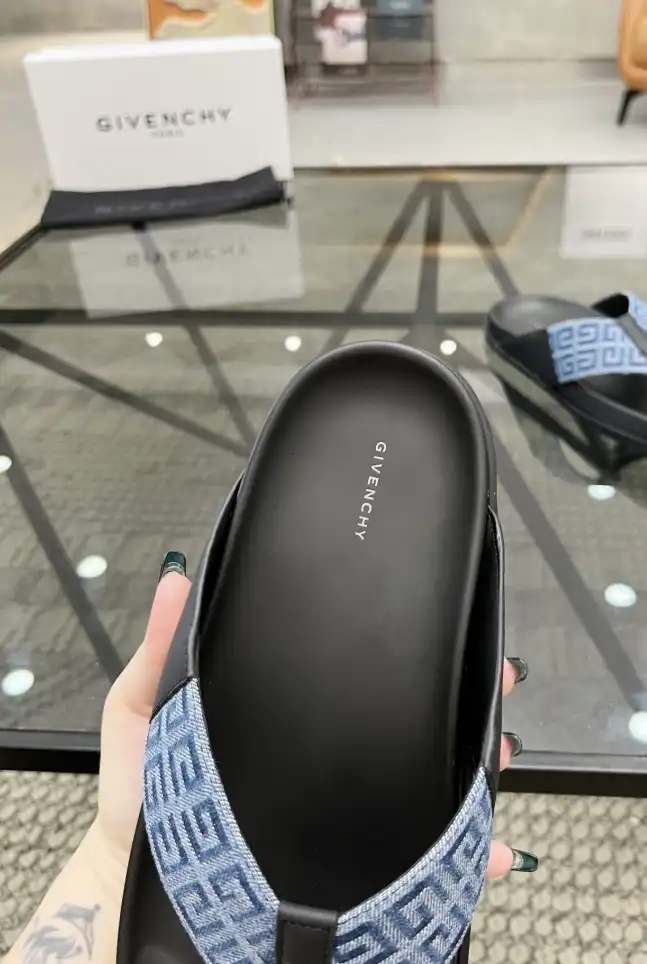 hype Givenchy Slippers