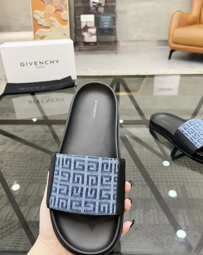 hype Givenchy Slippers