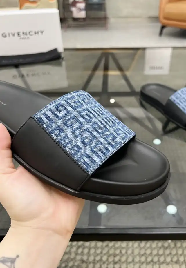 hype Givenchy Slippers