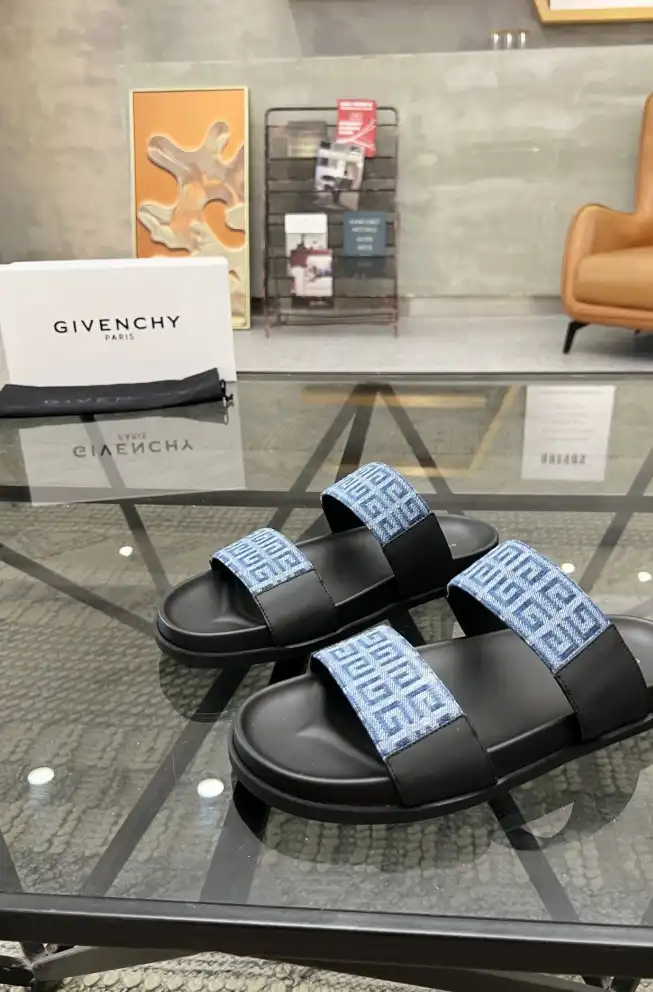 hype Givenchy Slippers