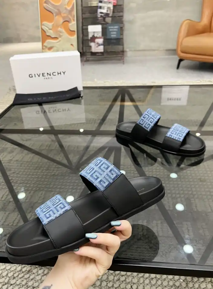 hype Givenchy Slippers