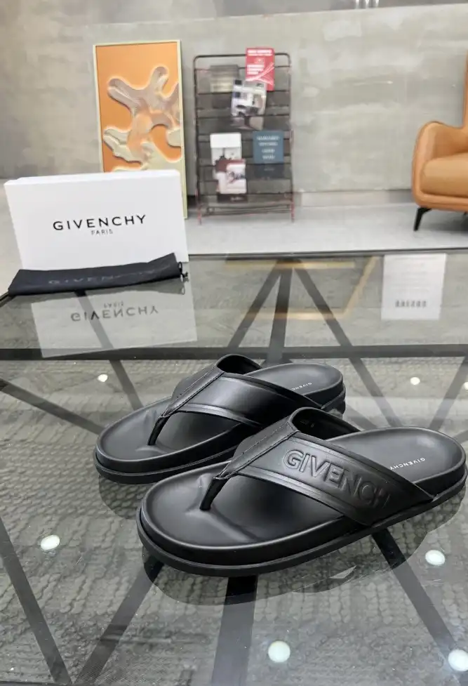 hype Givenchy Slippers