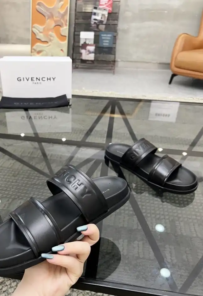 hype Givenchy Slippers