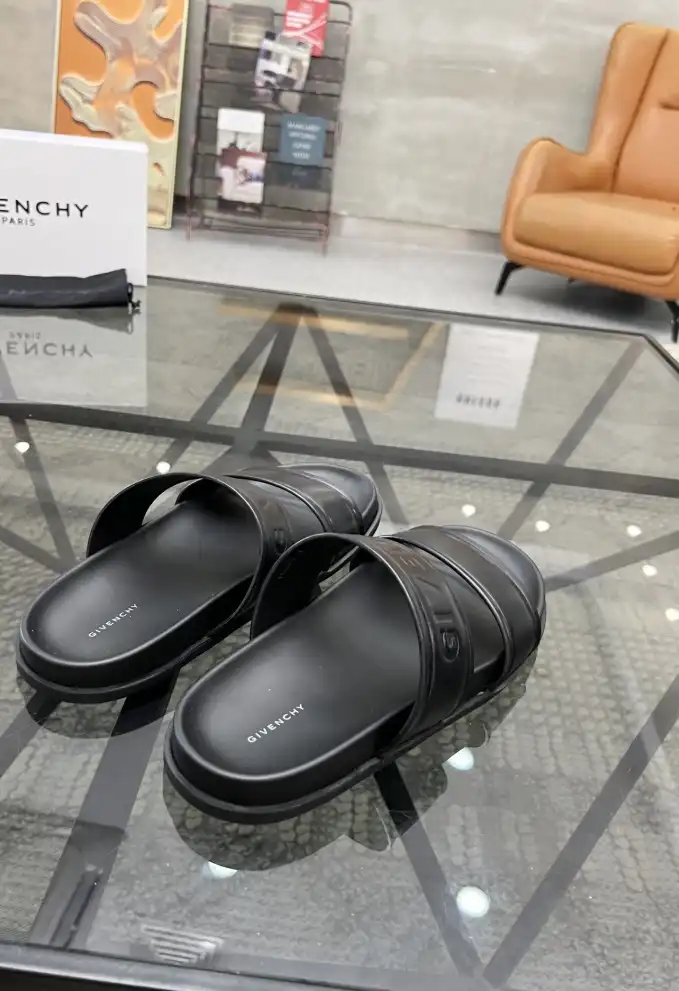 hype Givenchy Slippers