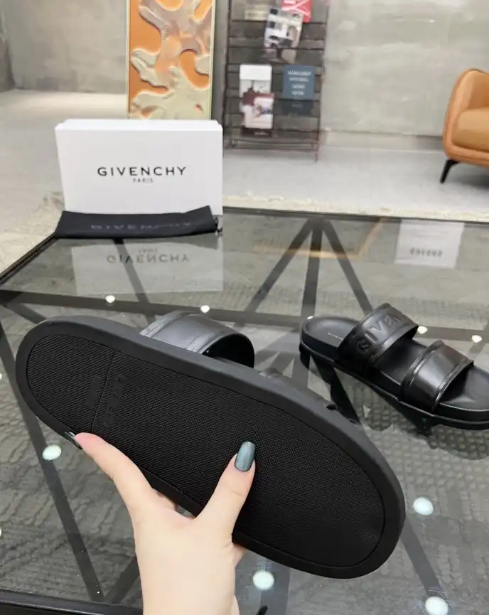 hype Givenchy Slippers