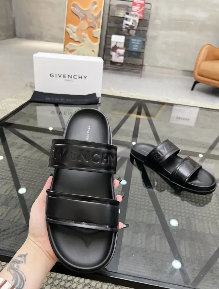 hype Givenchy Slippers