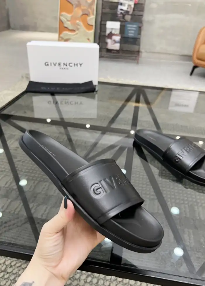 hype Givenchy Slippers