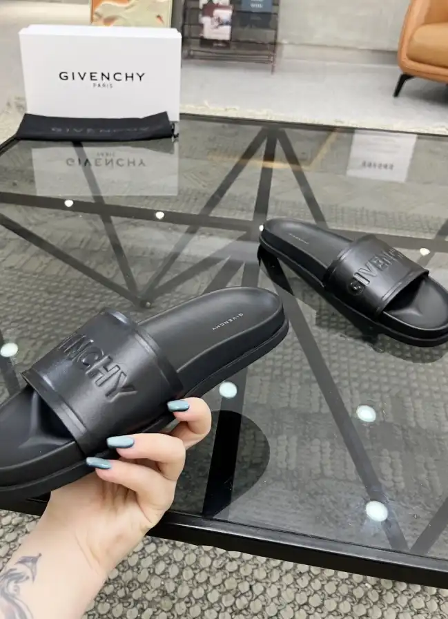 hype Givenchy Slippers