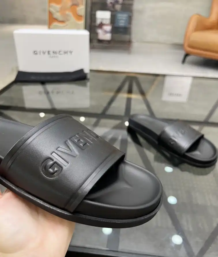 hype Givenchy Slippers