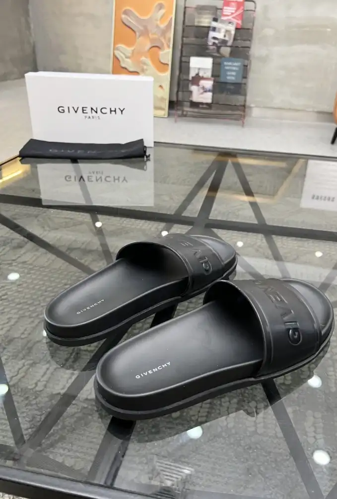 hype Givenchy Slippers