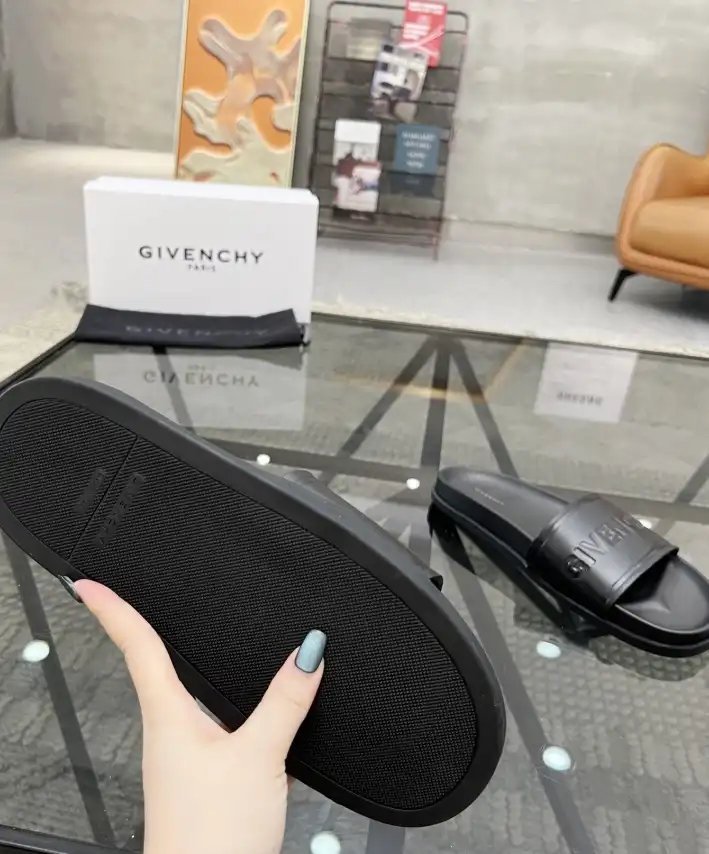 hype Givenchy Slippers