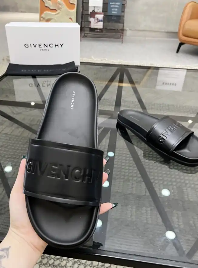 hype Givenchy Slippers