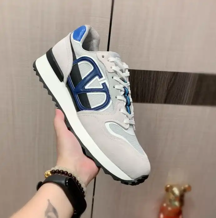 hype Valentino Sneakers