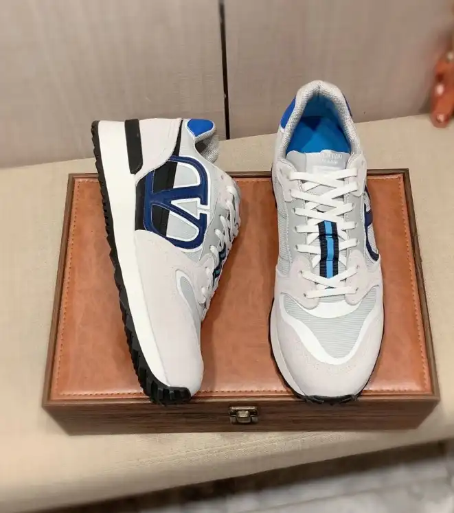 hype Valentino Sneakers