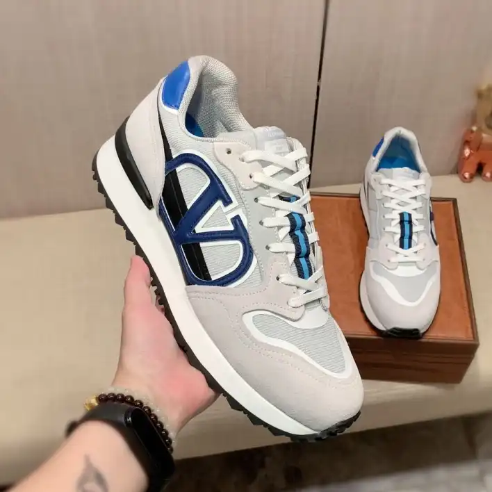 hype Valentino Sneakers