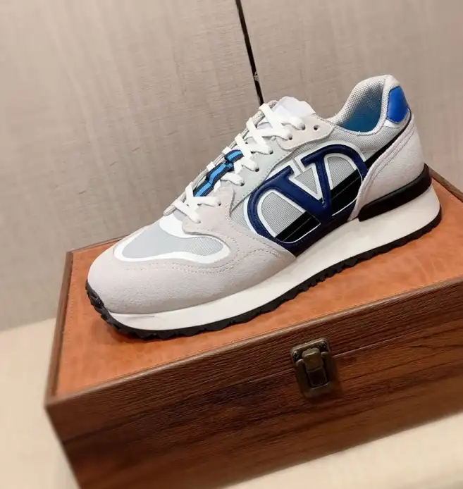 hype Valentino Sneakers