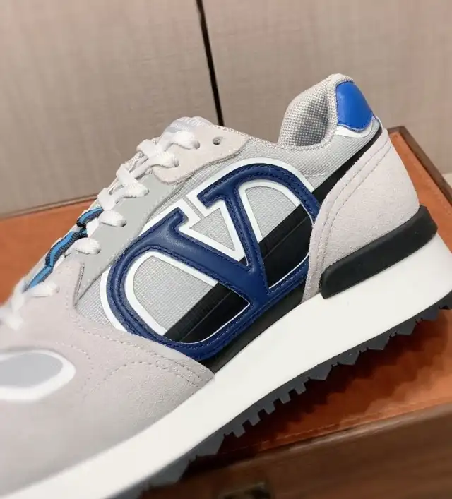 hype Valentino Sneakers