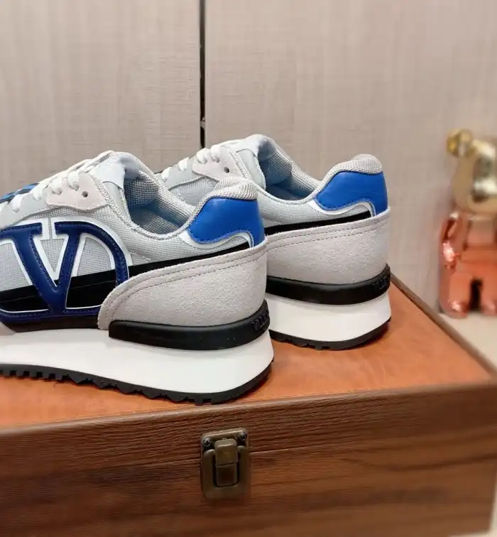 hype Valentino Sneakers