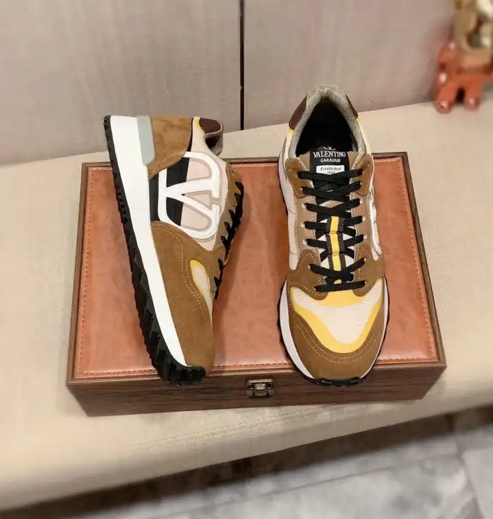 hype Valentino Sneakers