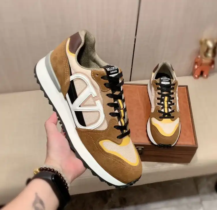 hype Valentino Sneakers