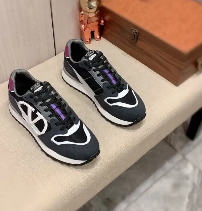 hype Valentino Sneakers