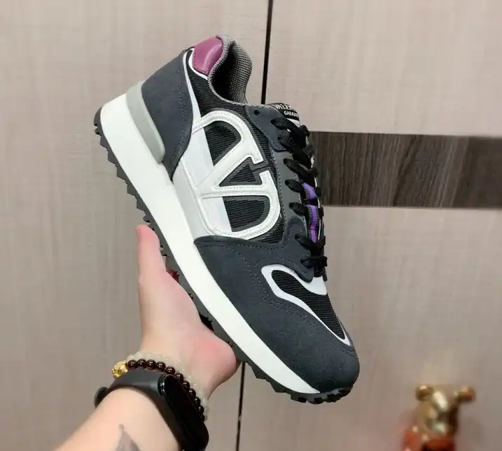 hype Valentino Sneakers