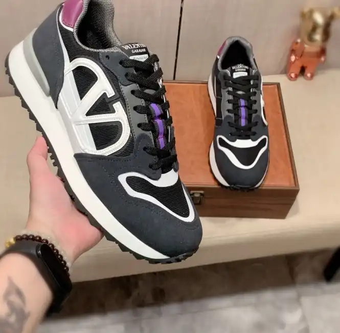 hype Valentino Sneakers