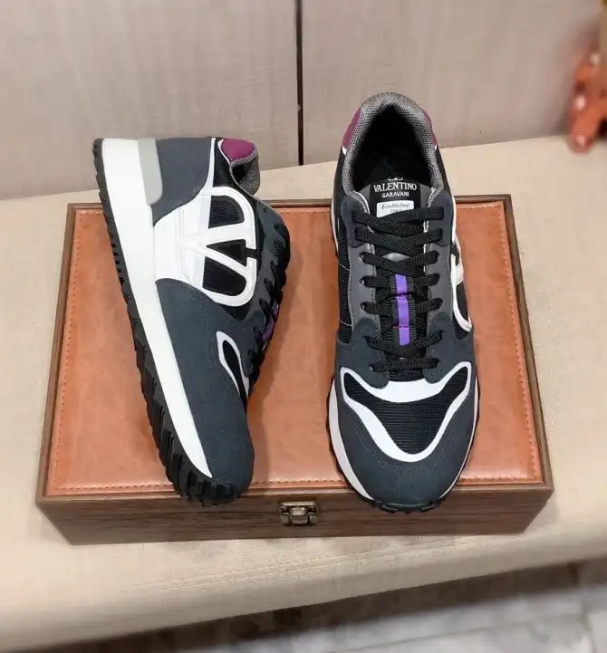 hype Valentino Sneakers