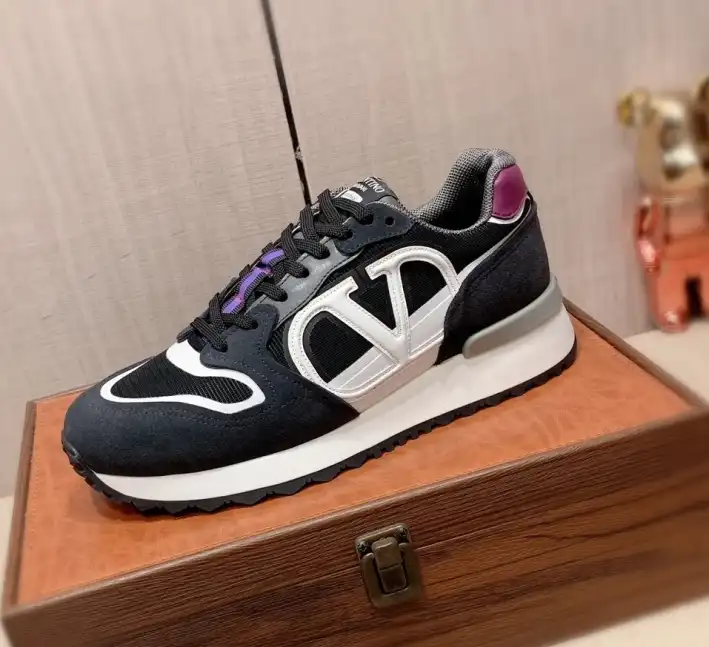 hype Valentino Sneakers