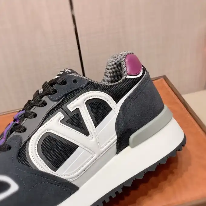 hype Valentino Sneakers