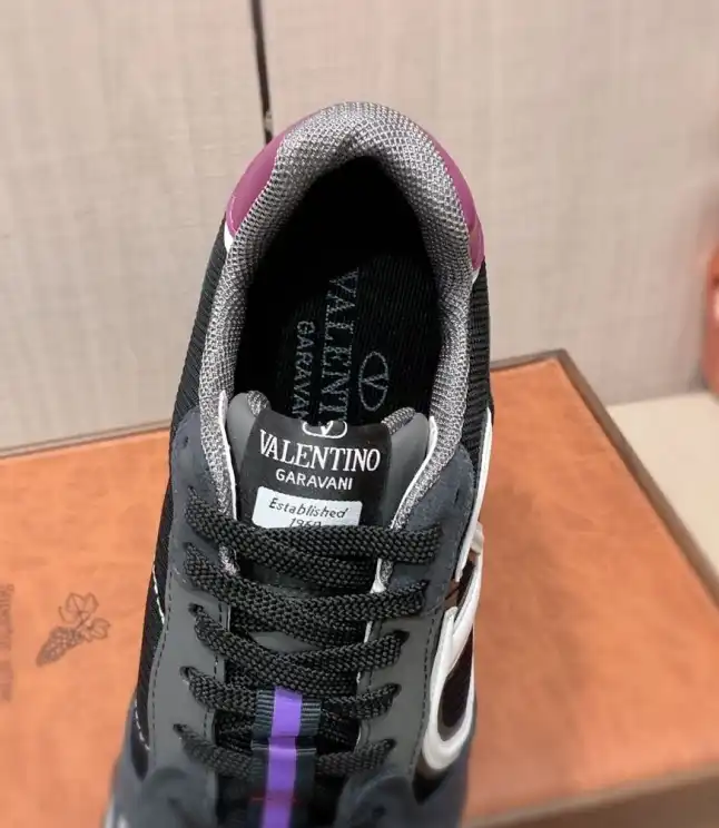 hype Valentino Sneakers