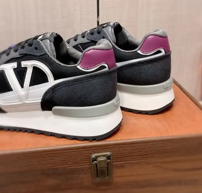 hype Valentino Sneakers