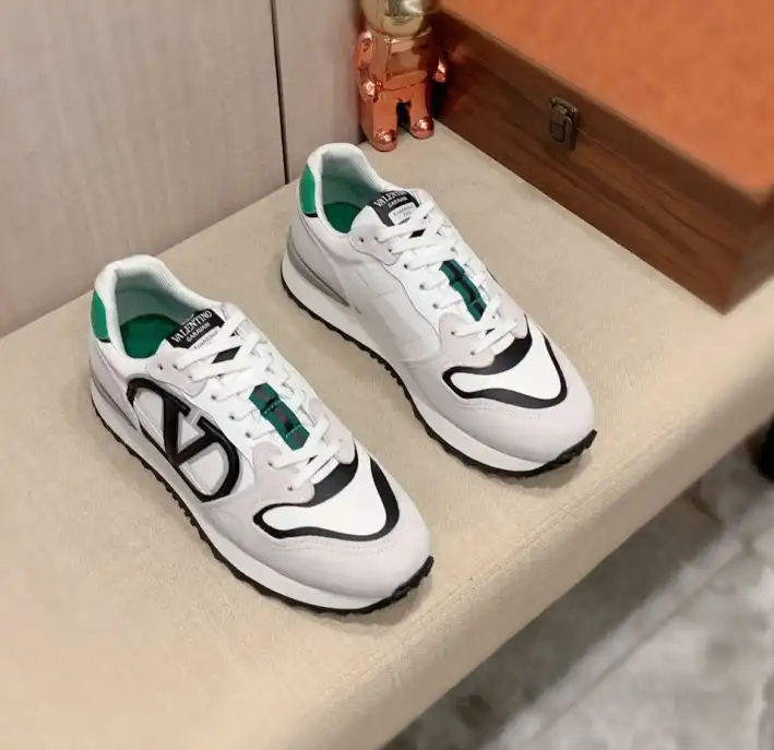 hype Valentino Sneakers