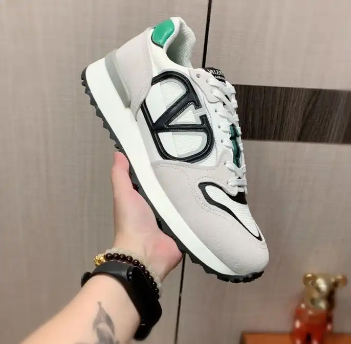 hype Valentino Sneakers