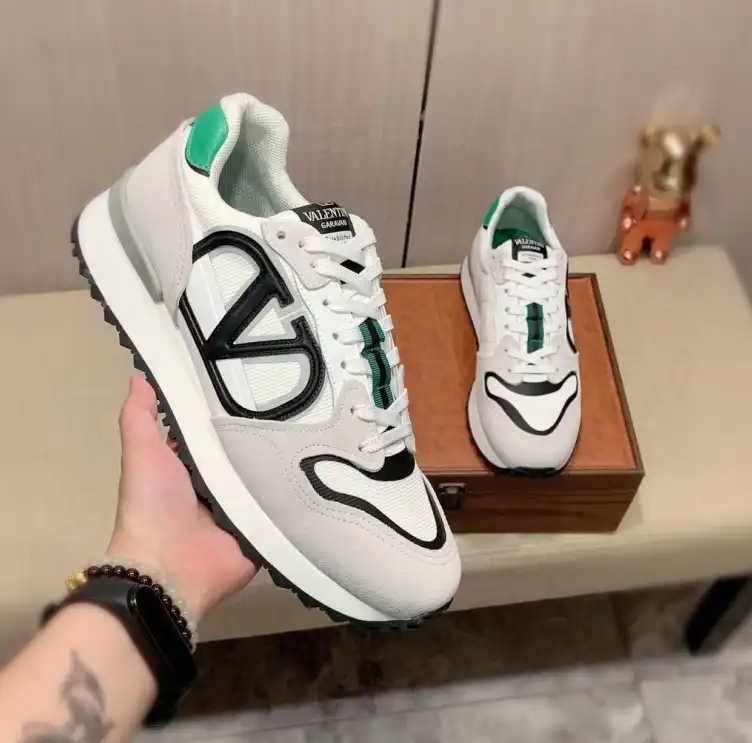 hype Valentino Sneakers