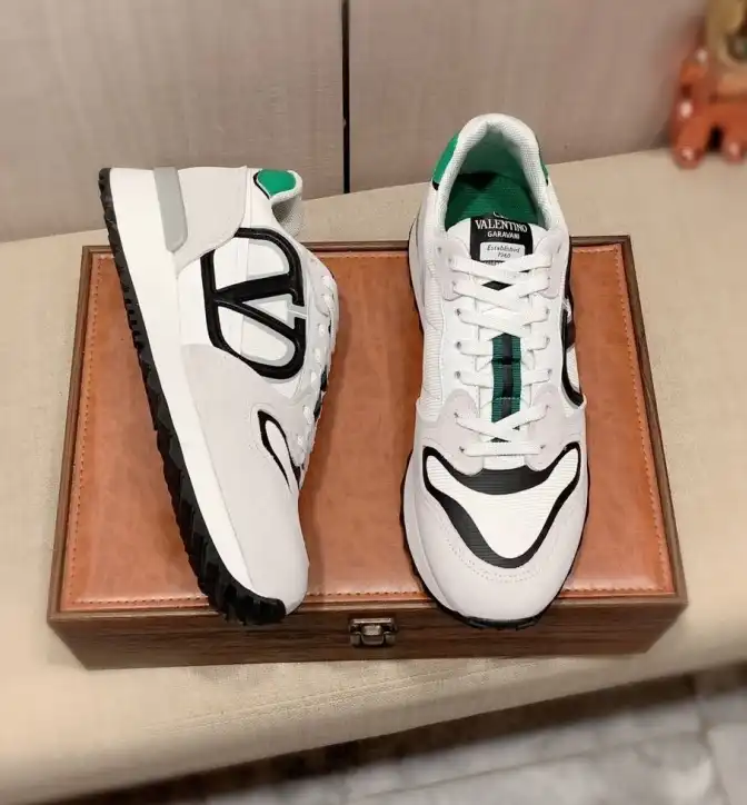 hype Valentino Sneakers