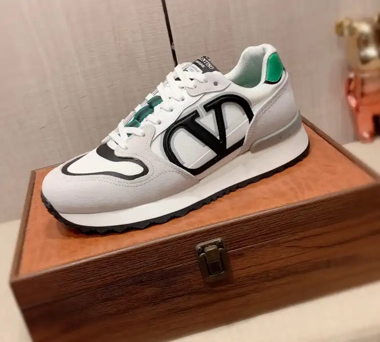 hype Valentino Sneakers