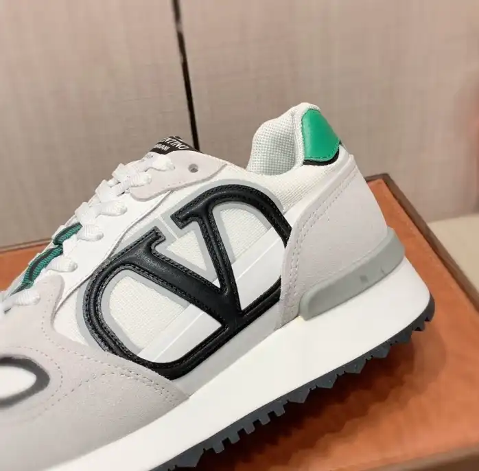 hype Valentino Sneakers