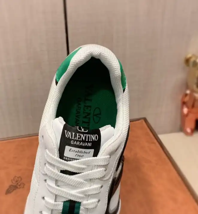 hype Valentino Sneakers