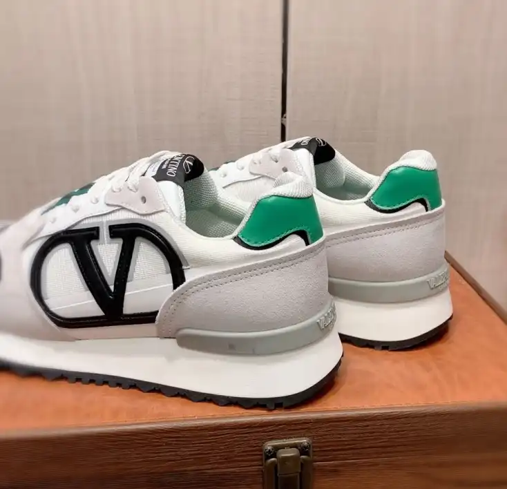 hype Valentino Sneakers